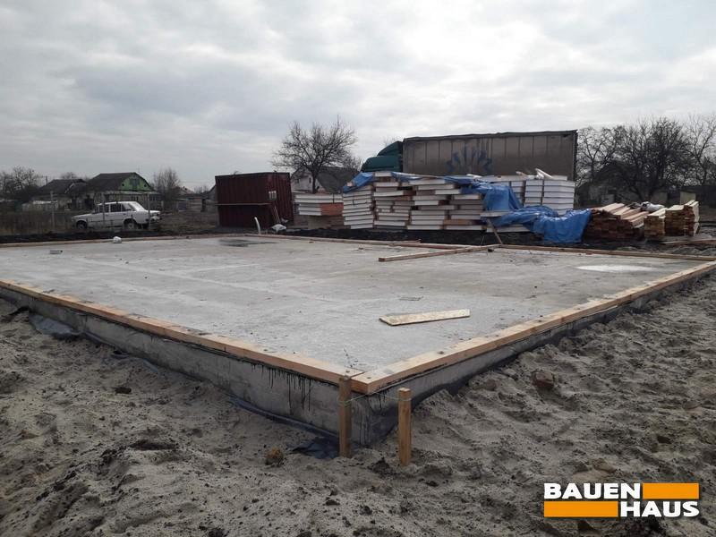 Укрываем материалы от осадков