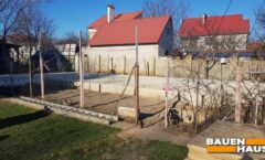 Фундамент выполнили параллельно с изготовлением домокомплекта