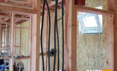 Проложили скрытую проводку в каркасном доме Фото