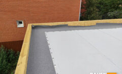 Проводим монтаж плоской кровли частного СИП дома Фото 3