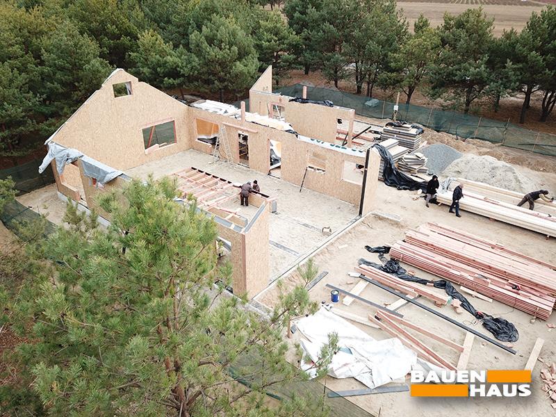 Проводим сборку большого СИП дома с отдельным гаражом в Киевской области Фото 1