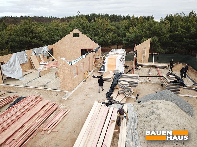 Проводим сборку большого СИП дома с отдельным гаражом в Киевской области Фото 2