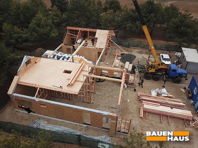 Провели сборку крыши большого дома в Киевской области Фото 14