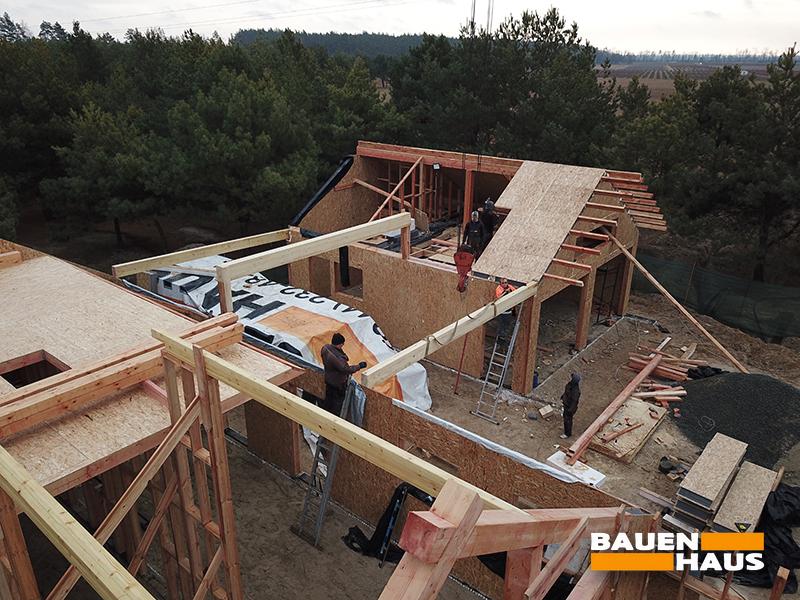 Провели сборку крыши большого дома в Киевской области Фото 9