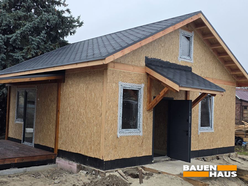 Завершили коробку та покрівлю СІП-будинку з терасою Фото Заставка