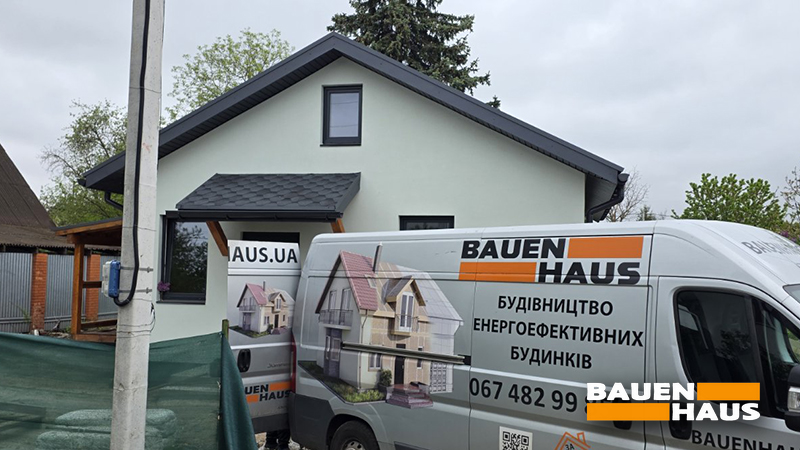 Будинок із завершеним фасадом у Бориспільському районі Київської області перед здачею замовнику